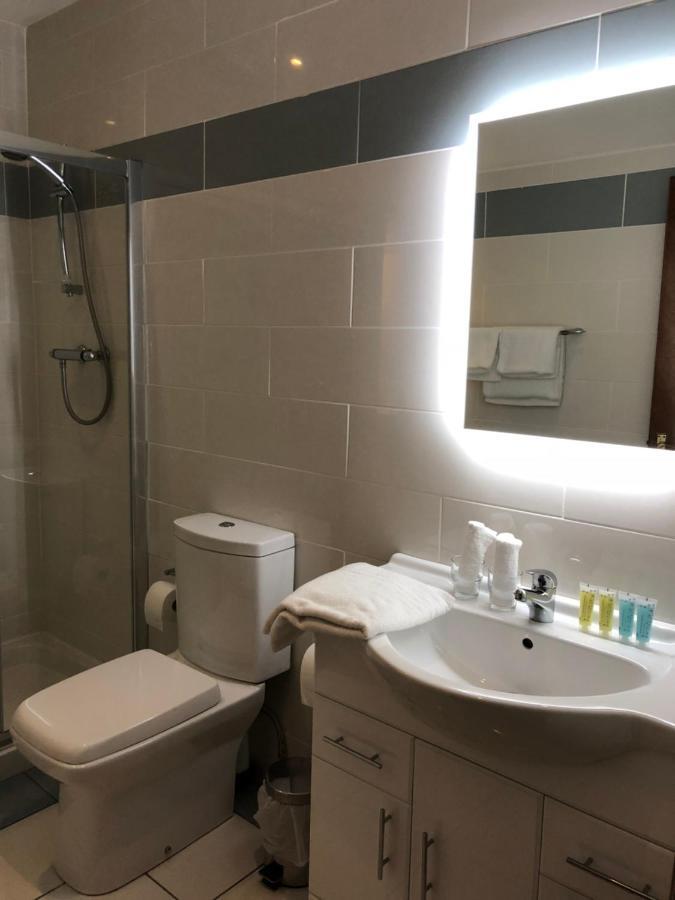 Tully'S Hotel Castlerea ภายนอก รูปภาพ